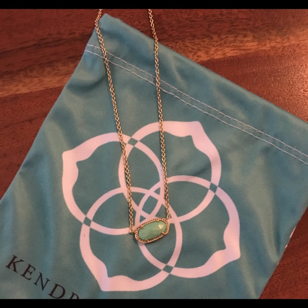 Kendra Scott necklace